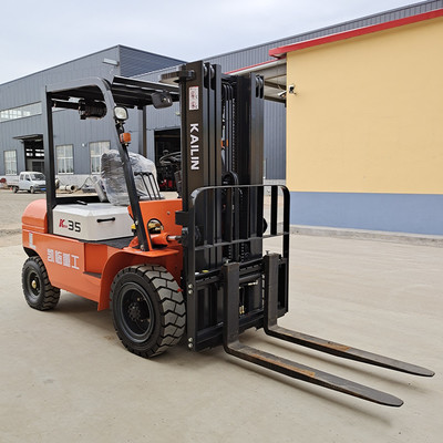 凱臨重工兩驅叉車 高效倉儲服務的理想解決方案